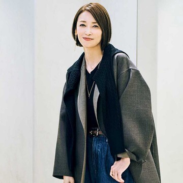 辺見えみりさんが着こなす！立体的なシルエットが美しい「conte」のミドル丈ジャケットコート