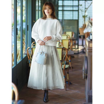 華やぎカジュアルが完成！「E by éclat」カーヴィースリーブスウェット＆タックギャザーシアースカート