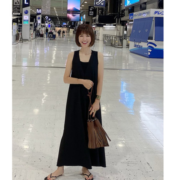 ZARAの極シンプルなブラックドレス