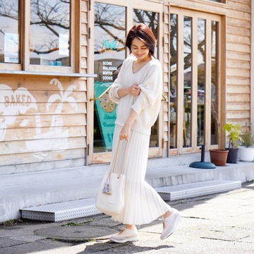  éclat limited edition の「大人のニュアンスグレー」スニーカー