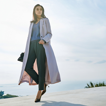 旬パンツには長めアウターを合わせて今季らしいバランスを実現【春のはおりもの新法則】