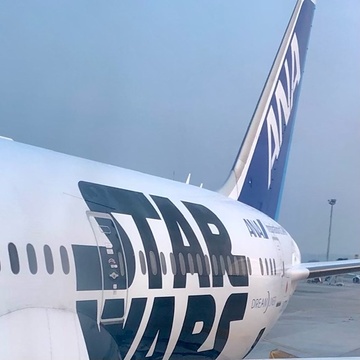 ANA スターウォーズJET で日本へ