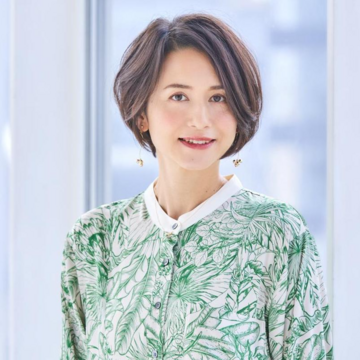 ふわっと丸くて若々しいショートボブ。髪も顔の形も360度美しく見える【40代・50代髪型】