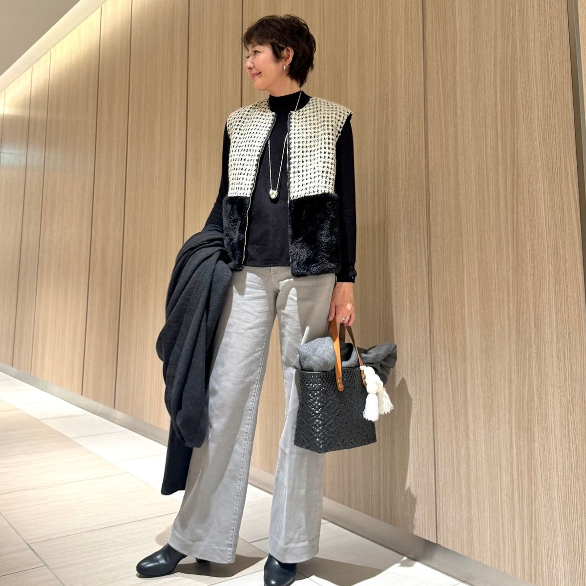 ブラック×グレースタイルで青山セントグレース大聖堂「アリスのストロベリーアフタヌーンティー」へ