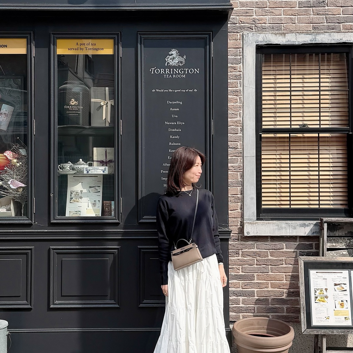 ティアードスカートとスニーカーで春気分