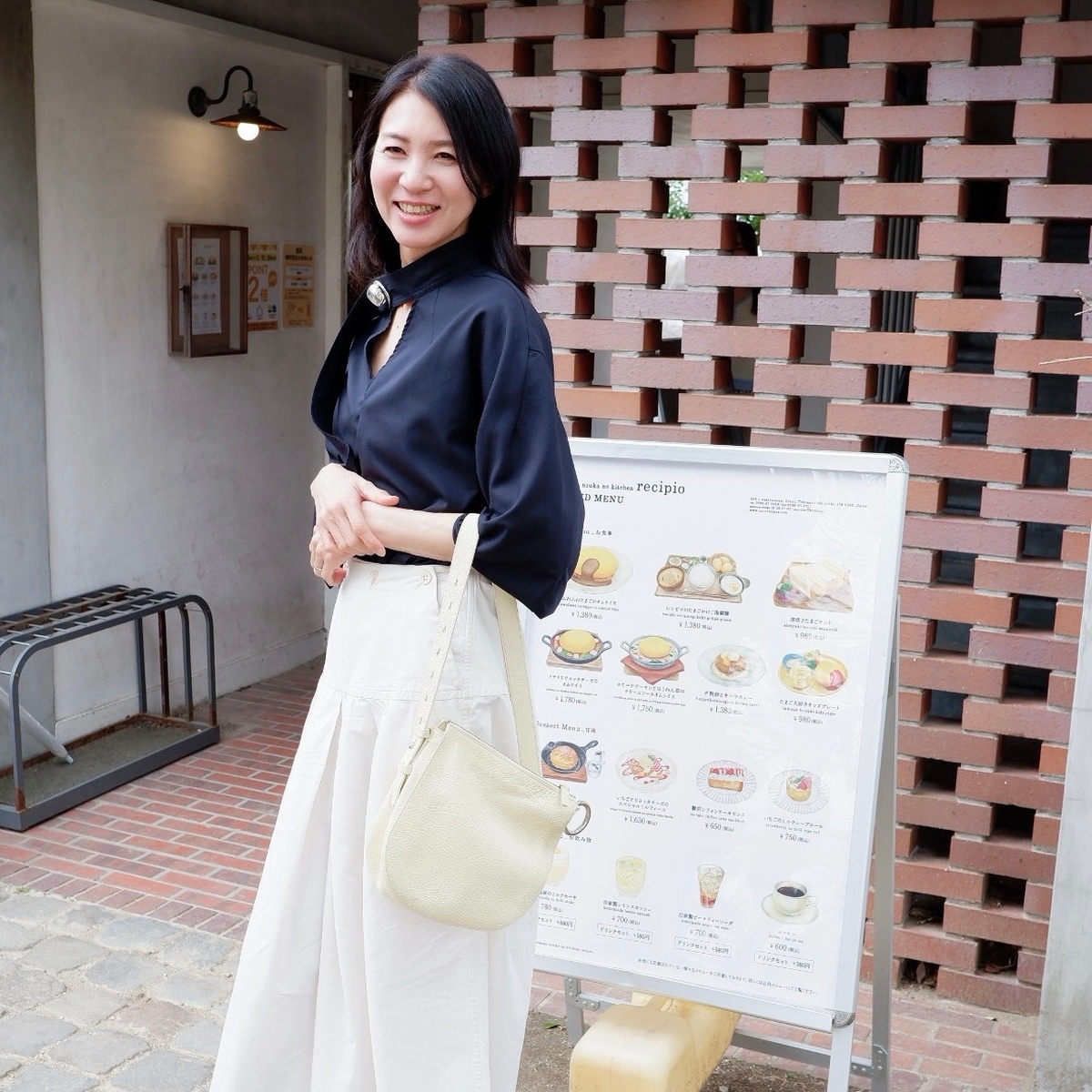 【首回りの悩み】ボウタイブラウスで華やかに！