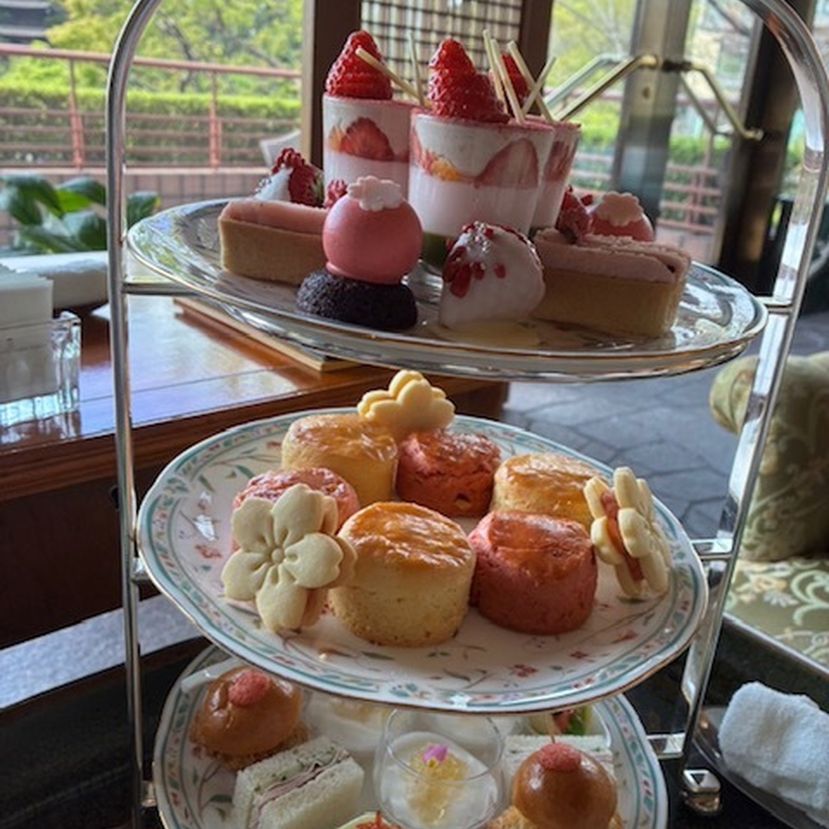 椿山荘ホテルでのアフタヌーンティー　素敵なお庭を見ながらの至福な時間でした