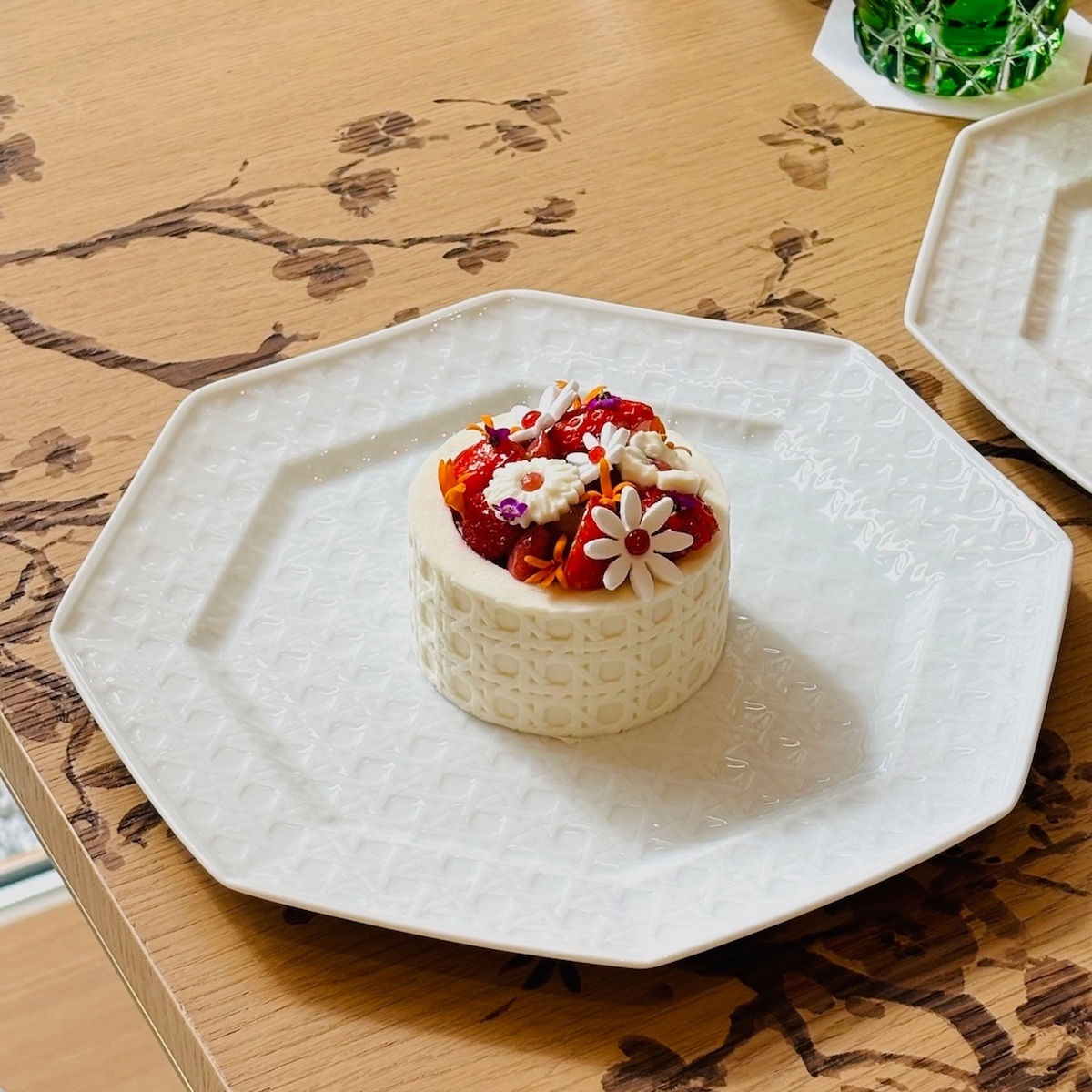 ディオール バンブー パビリオンのカフェで、代官山限定スイーツに一目惚れ！