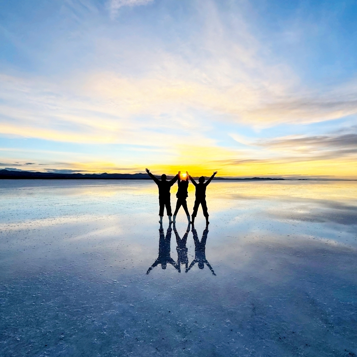 初日の出はウユニ塩湖で