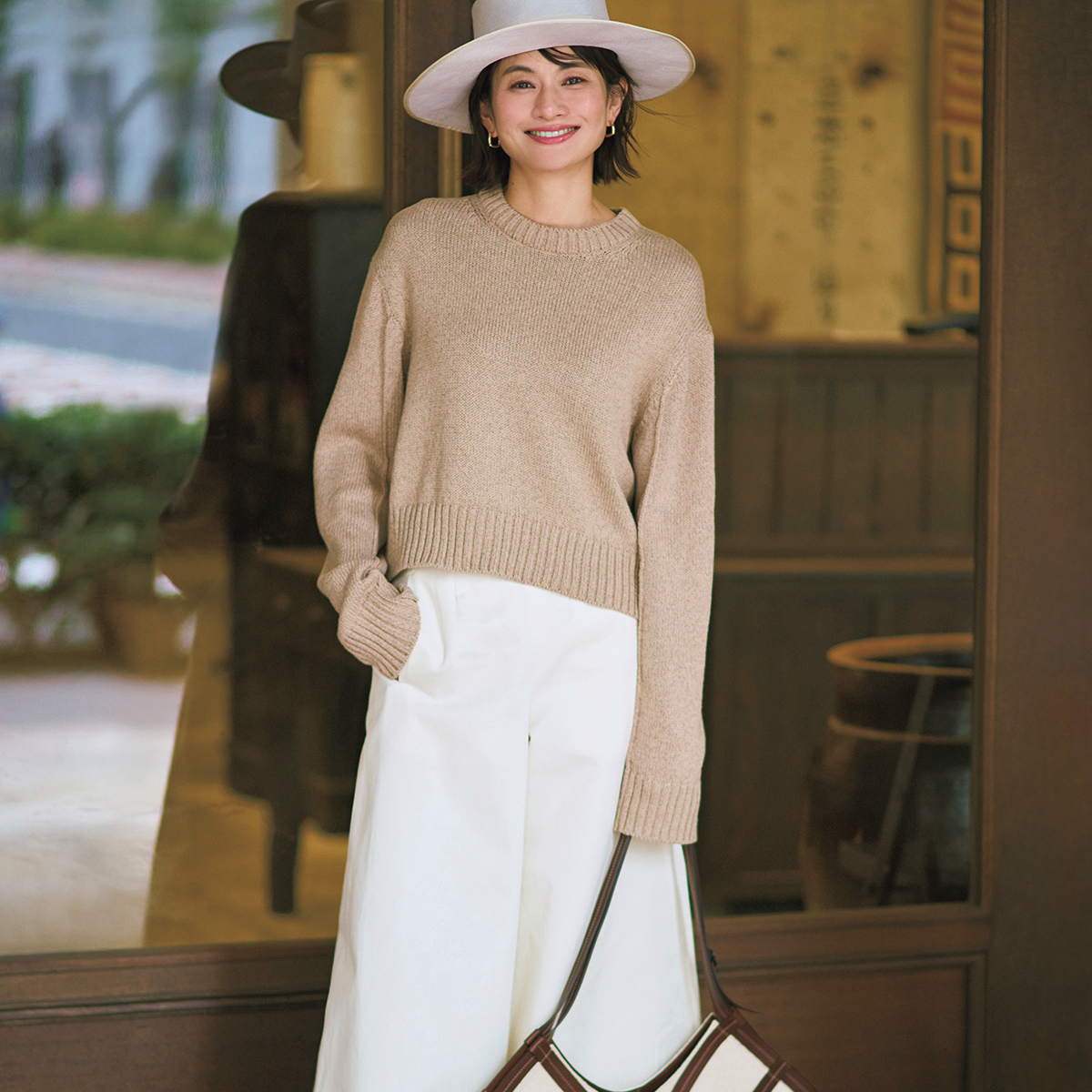 ゆったりニットも"短丈”を選べばすっきり印象に！ワイドパンツとも好相性