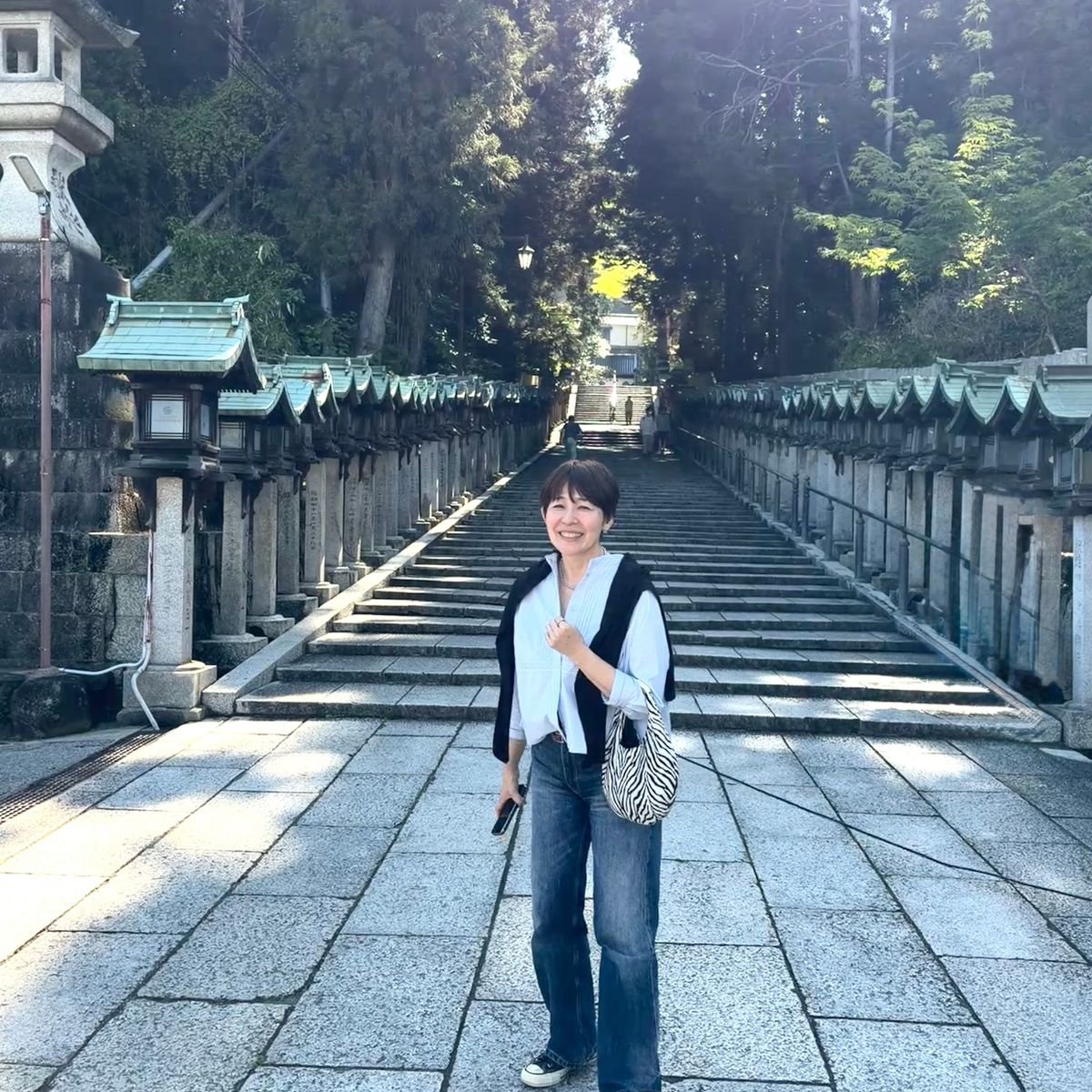 「ノスタルジックな参道の先にある、宝山寺」