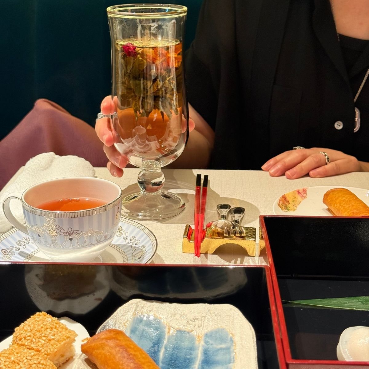 50代のご褒美時間｜リッツ・カールトン大阪で楽しむ華やかな飲茶アフタヌーンティー