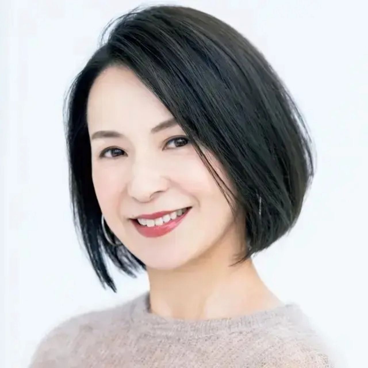 50代に人気の「ワンレングスボブ」もっとおしゃれに見せる！今どきスタイル5選