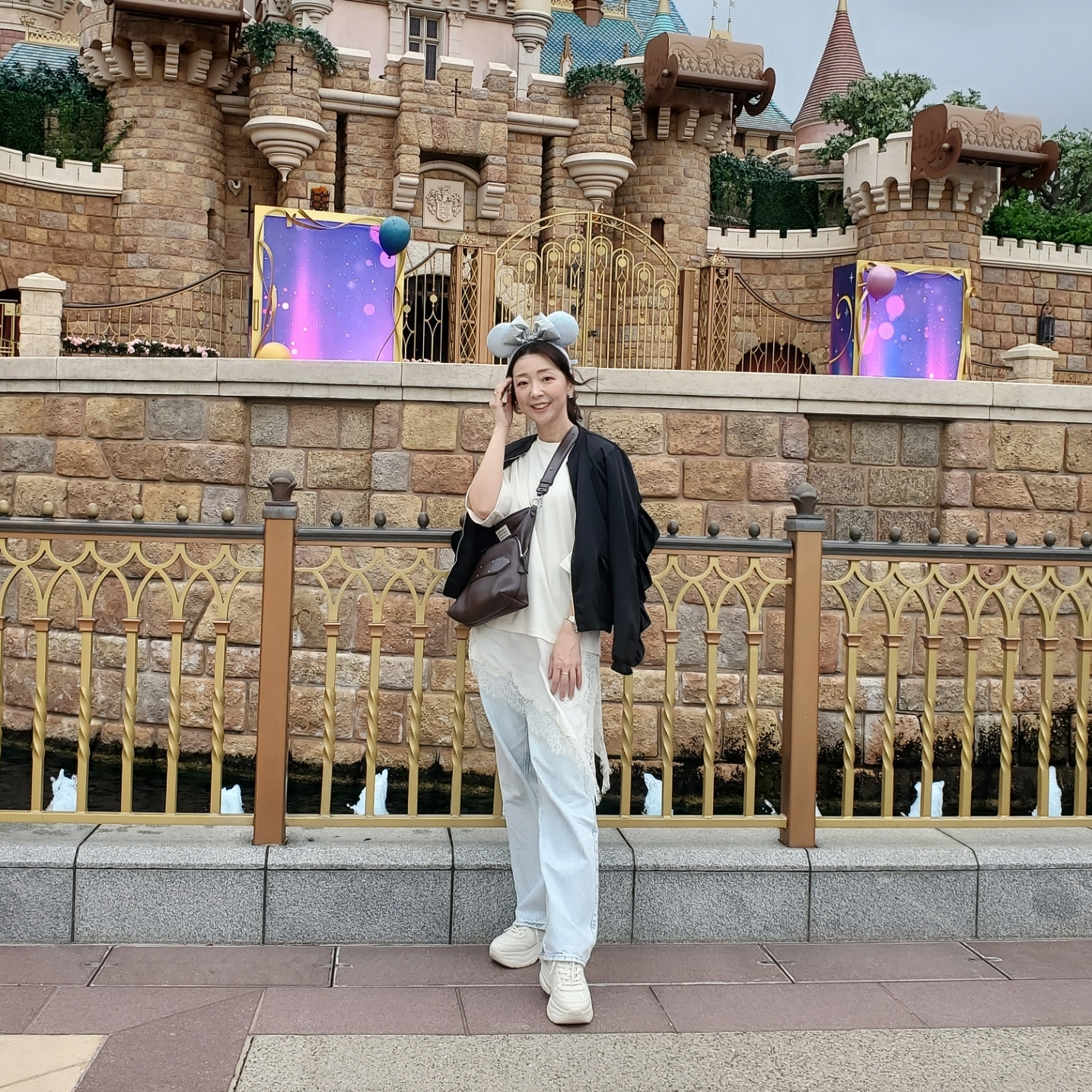 20周年の香港ディズニーランドへ！大人の綺麗めカジュアルな旅先コーデの味方はZARA