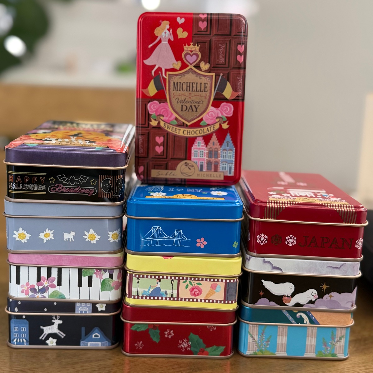 Happy Valentine's Day!　世界を旅するようなかわいいサブレ缶でバレンタインを楽しんでます❤️