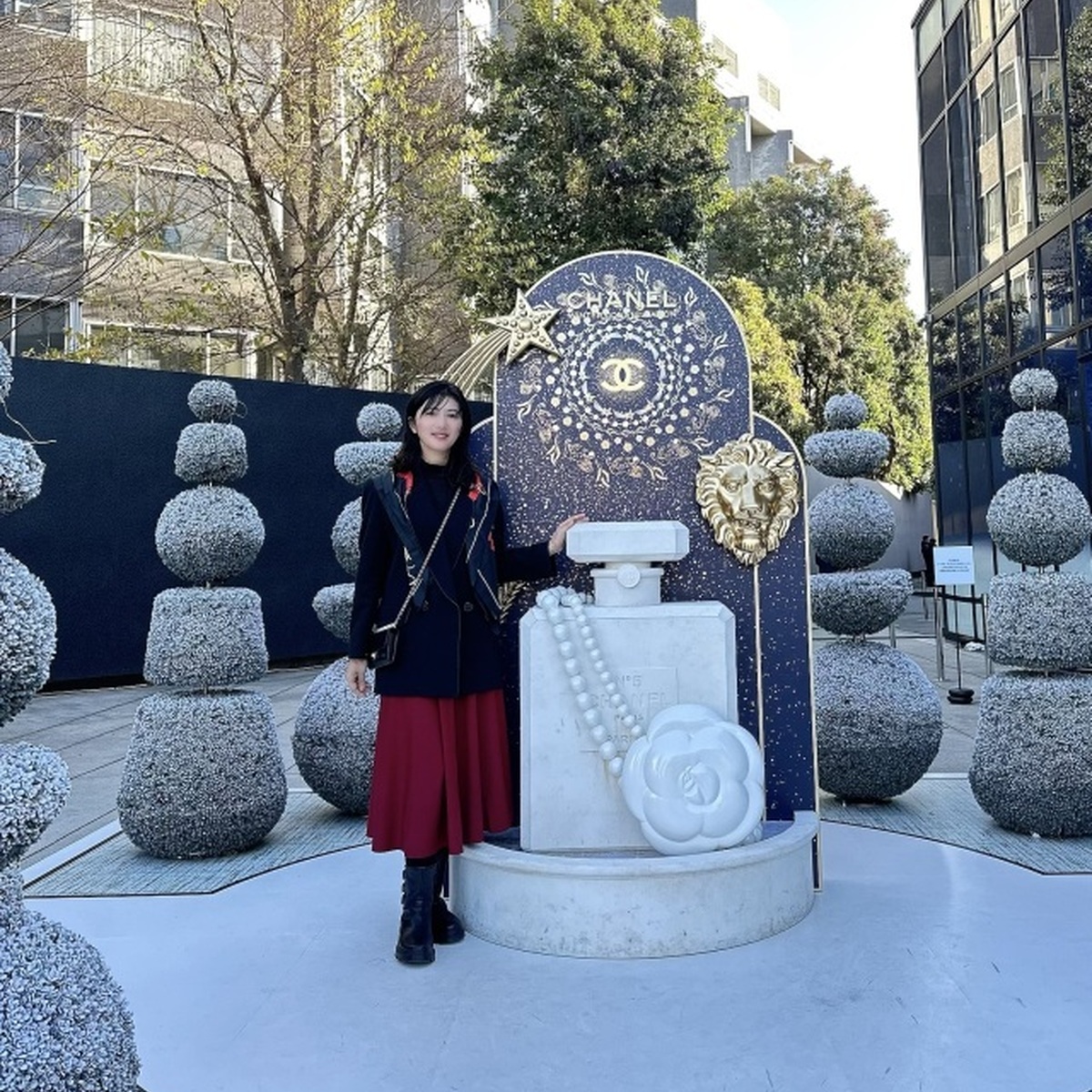 HERMESスカーフと Black &Redコーデ