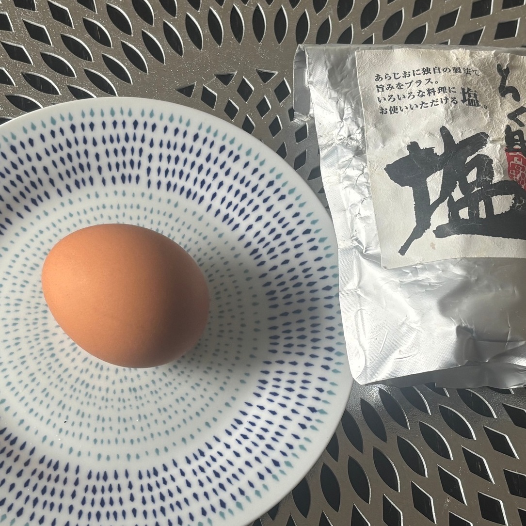 ZoffのUVカットメガネと朝いただくゆで卵で美肌作り。外側からも、内側からも。