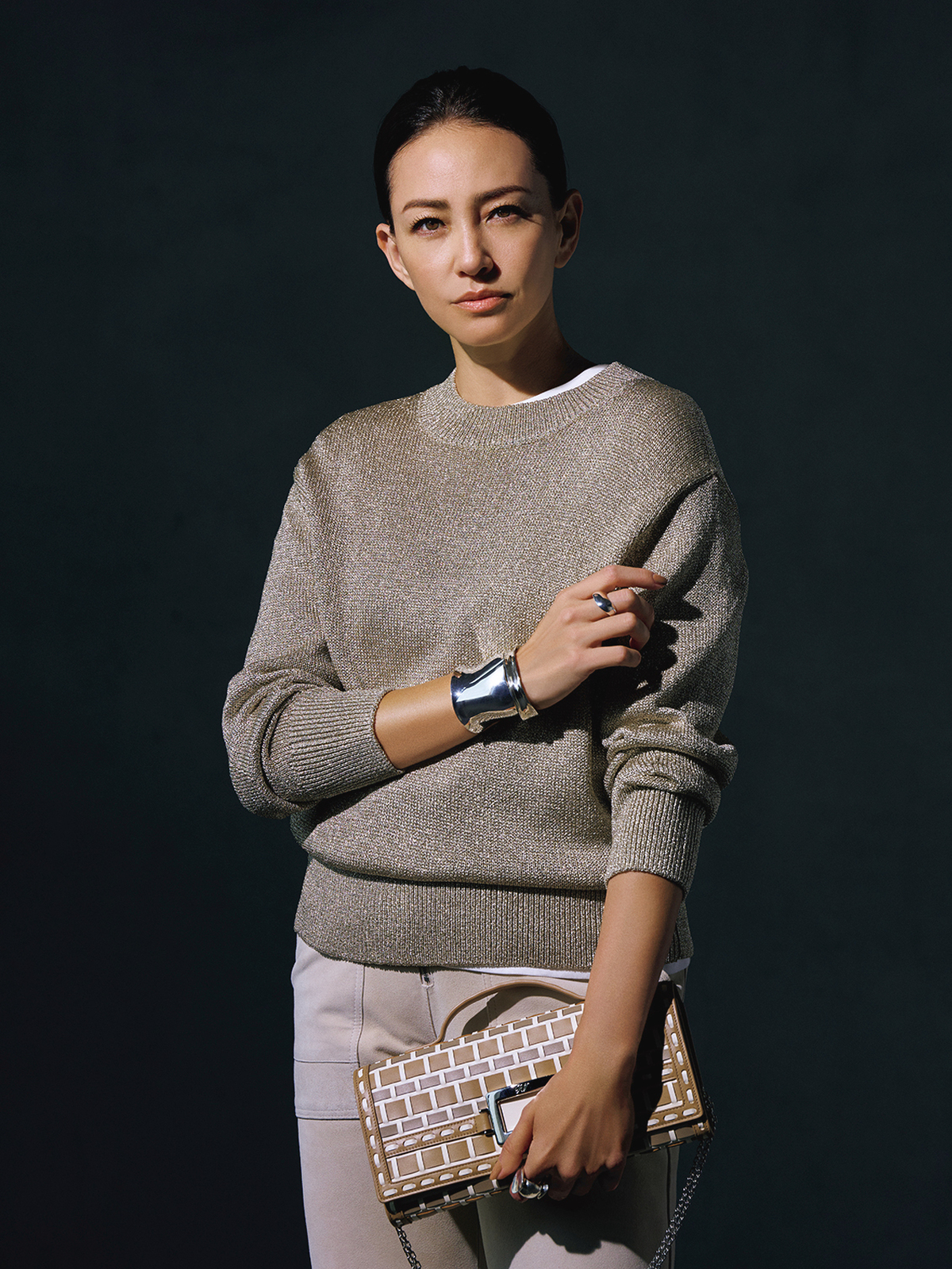 ベーシックアイテムこそ「映える素材」に更新を！欲しいのは、さりげない華やかさ