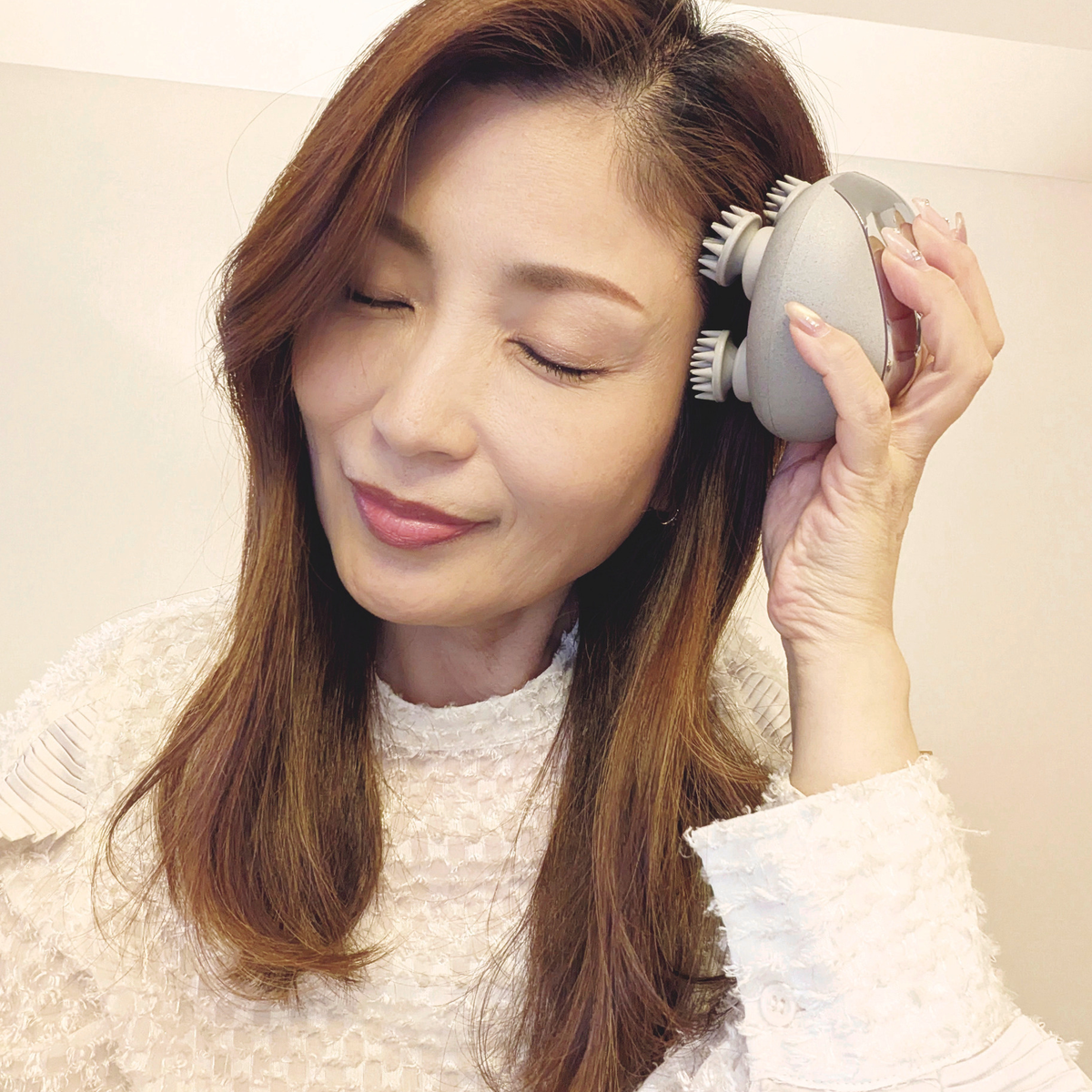 【Jマダム9人の愛用ヘアケアコスメ＆家電】リファのドライヤーやケラスターゼのヘアケアなど美髪を守る逸品は？