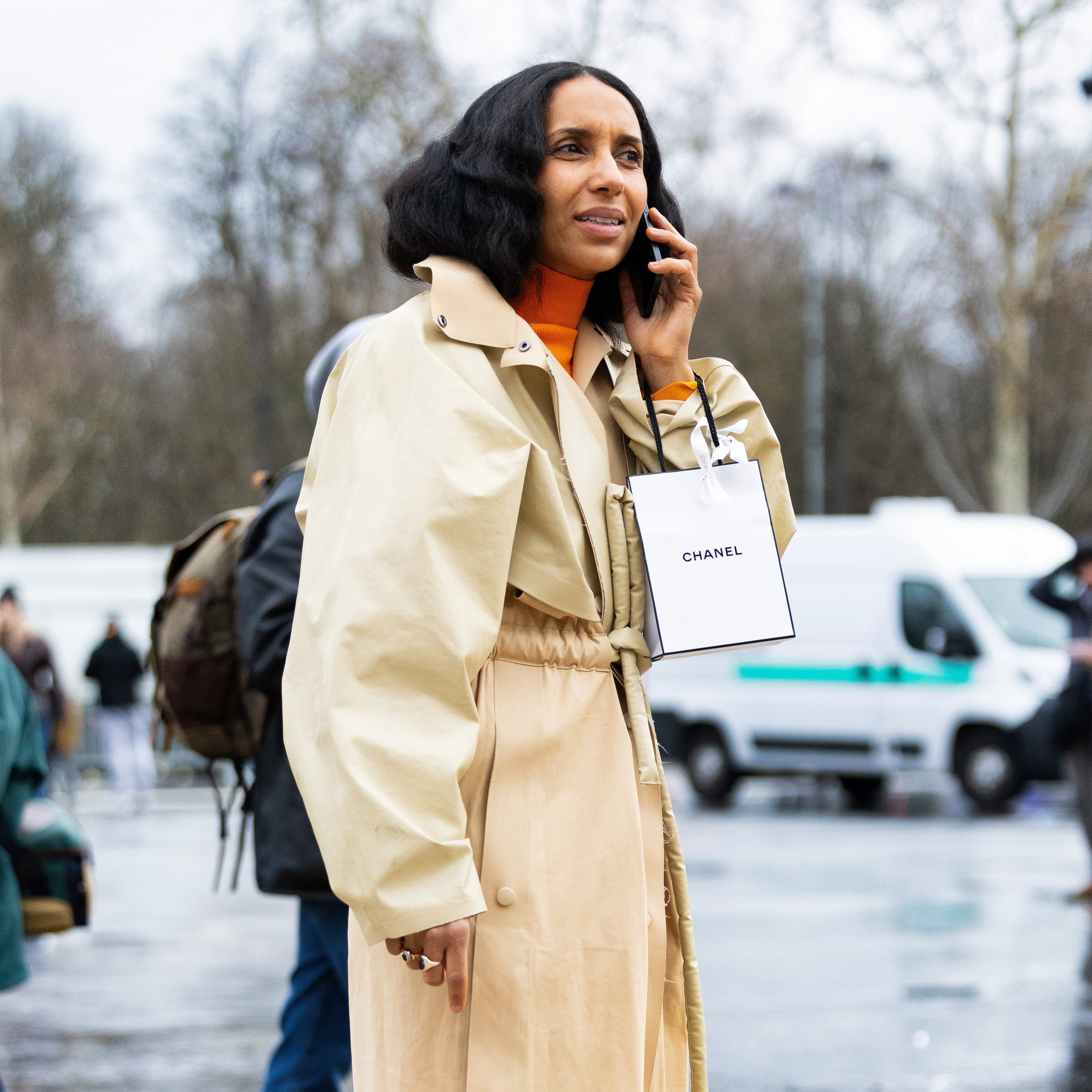 タートルネックニット×アウターの、上手な合わせ方【おしゃれな大人は何着てる？海外ファッションSNAP】