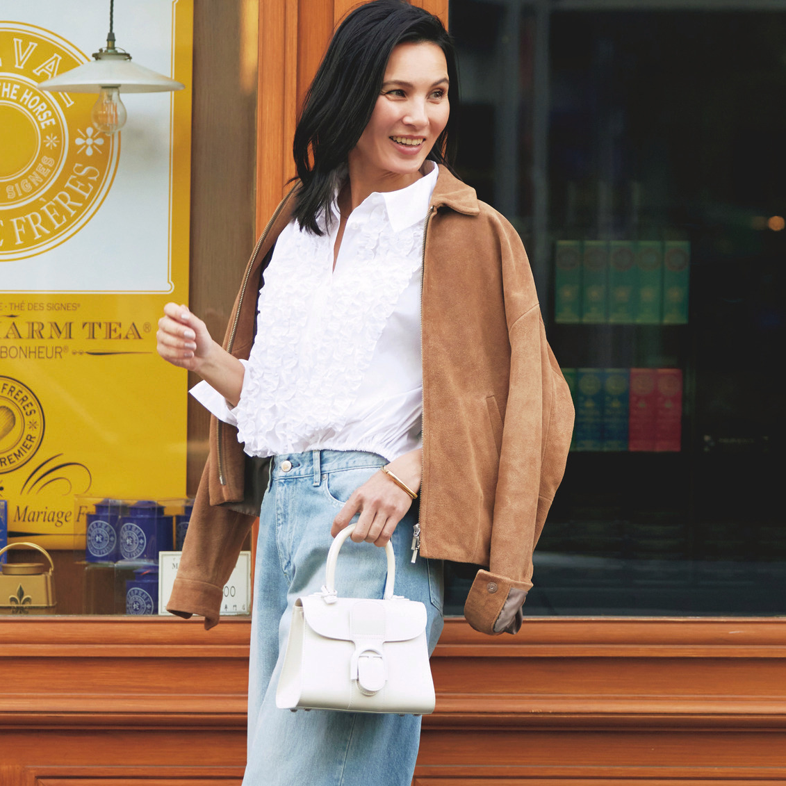 40代・50代のリュクスなデニムスタイル。ヴィンテージカラーのワイドデニムで上品春コーデ