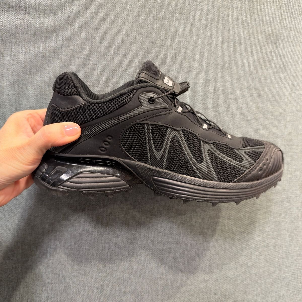 【SALOMON】XT-WHISPER｜コーデをそっと引き締める軽やかな黒