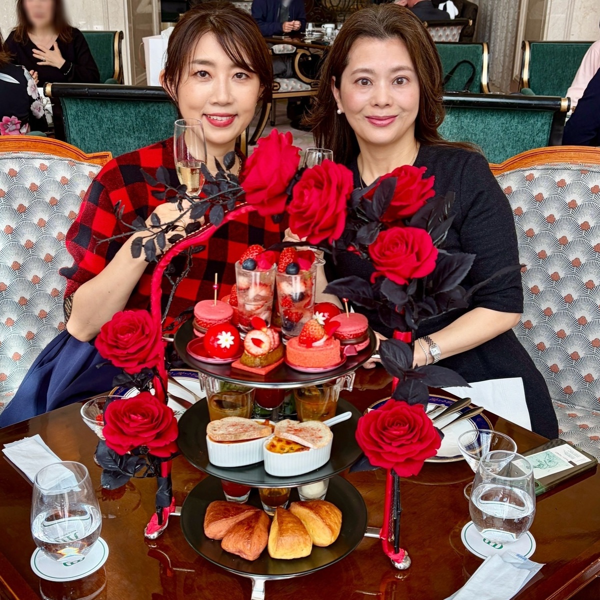 【リーガロイヤルホテル東京】苺とシャンパンのお祝いアフタヌーンティー｜早稲田ガーデンラウンジ