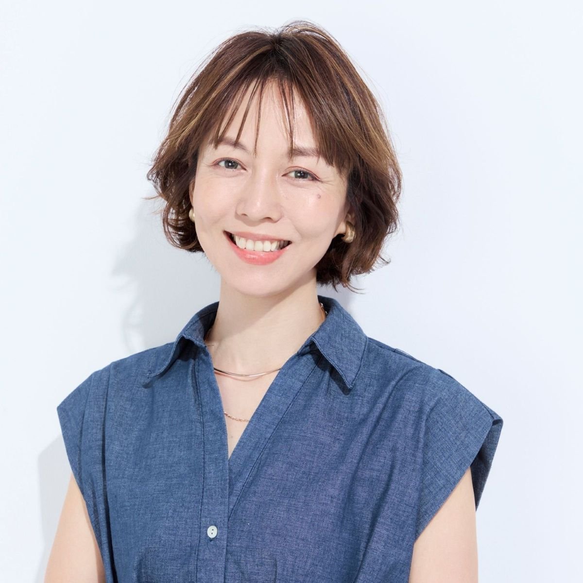 白髪を隠すより、明るくおしゃれに！50代に似合う「今どきヘアカラー」4選