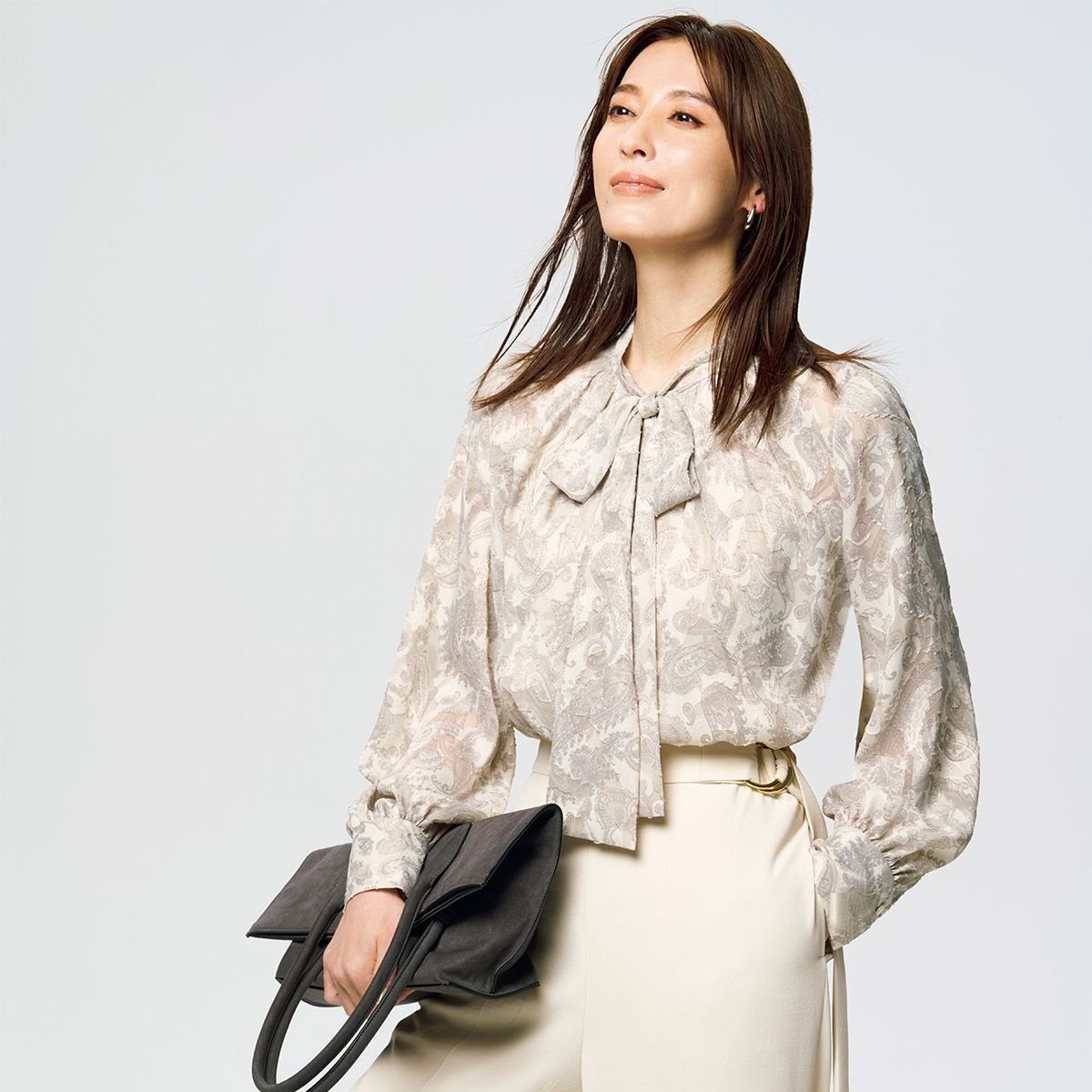 月城かなとがまとう「ポール・スチュアート」の秋服やコート