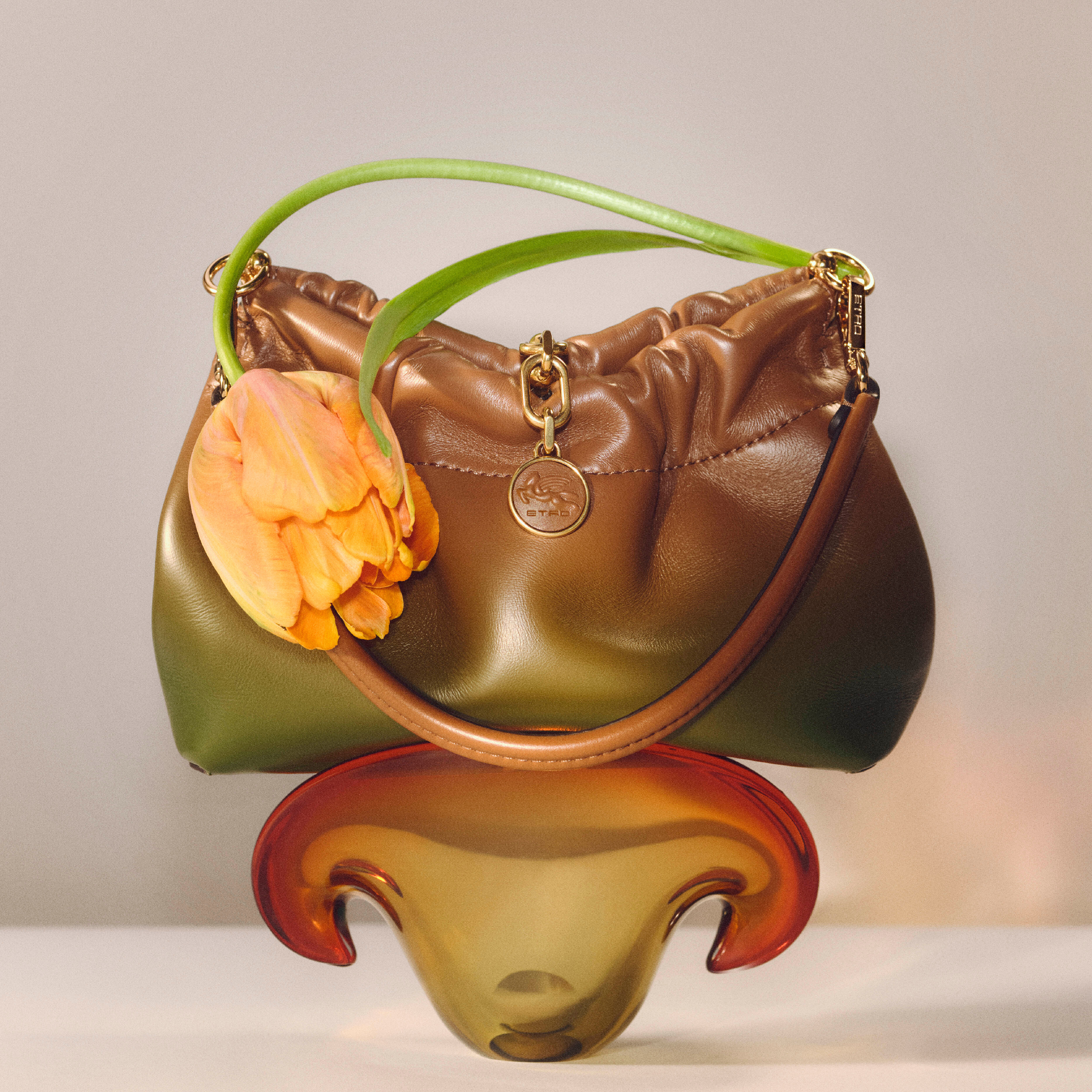 エトロのアイコンバッグが進化！　新作「ヴェラブロッサム」が自然体なエレガンスを咲かせる