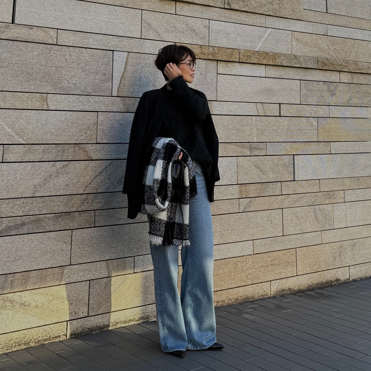 春に向けて更新したデニムで作る！大人の休日スタイル