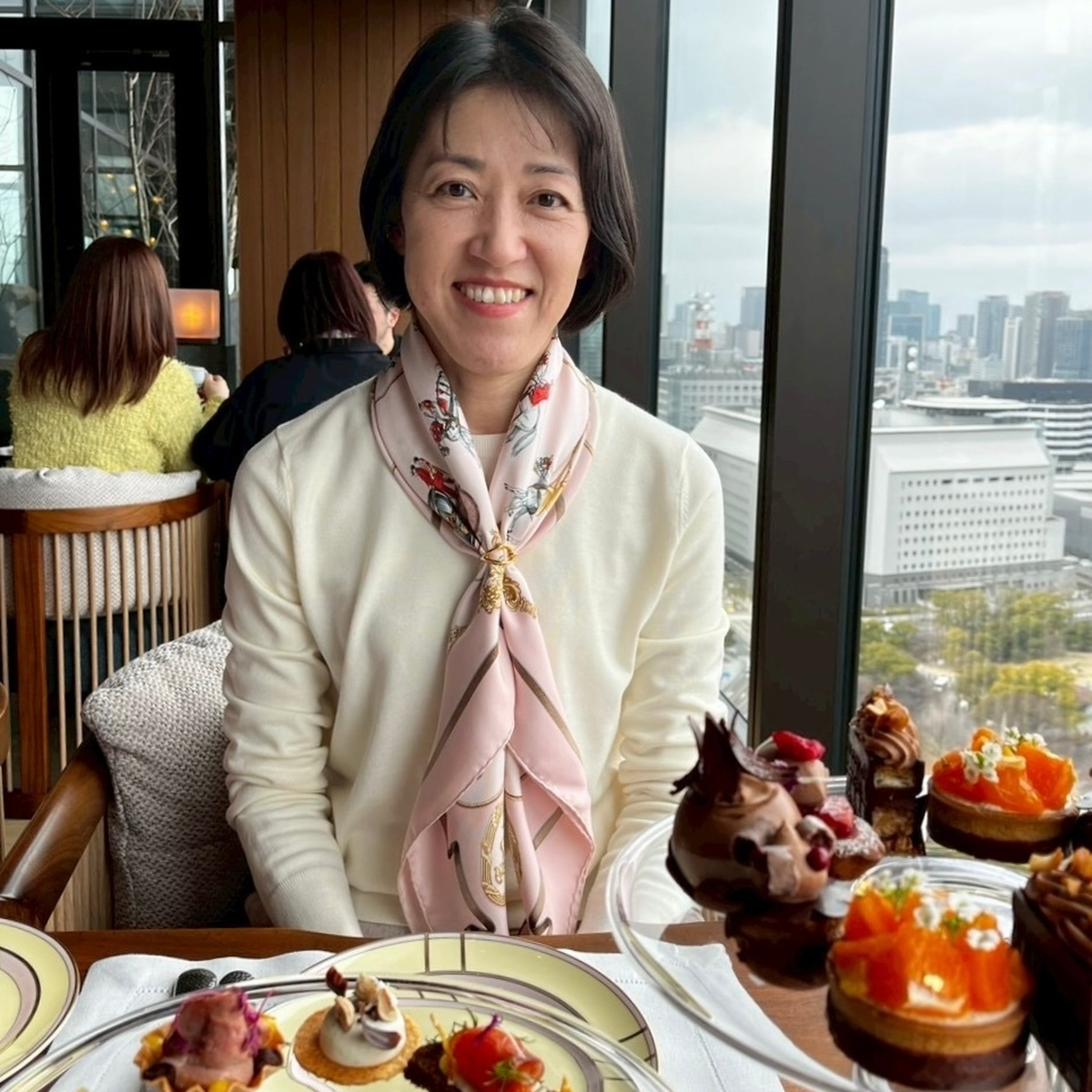 粋なチョコレートアフタヌーンティー＠パティーナ大阪「にじり」