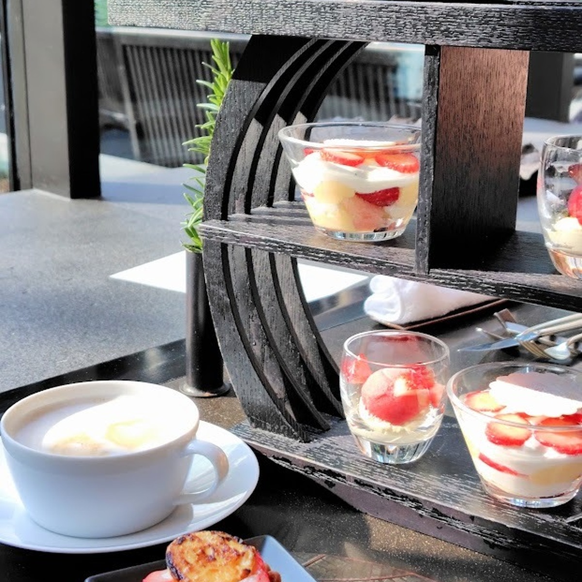 【厳選いちごでヌン活】アマン東京　ストロベリー フォレ デセール