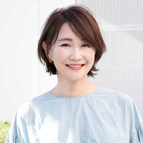  白髪カバーと華やかさが同時に手に入る、洗練ショートボブ【50代髪型・ヘアスタイル】