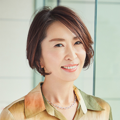 短めでも華やか！立体感を意識したエレガントなショートボブ【50代髪型・ヘアスタイル】