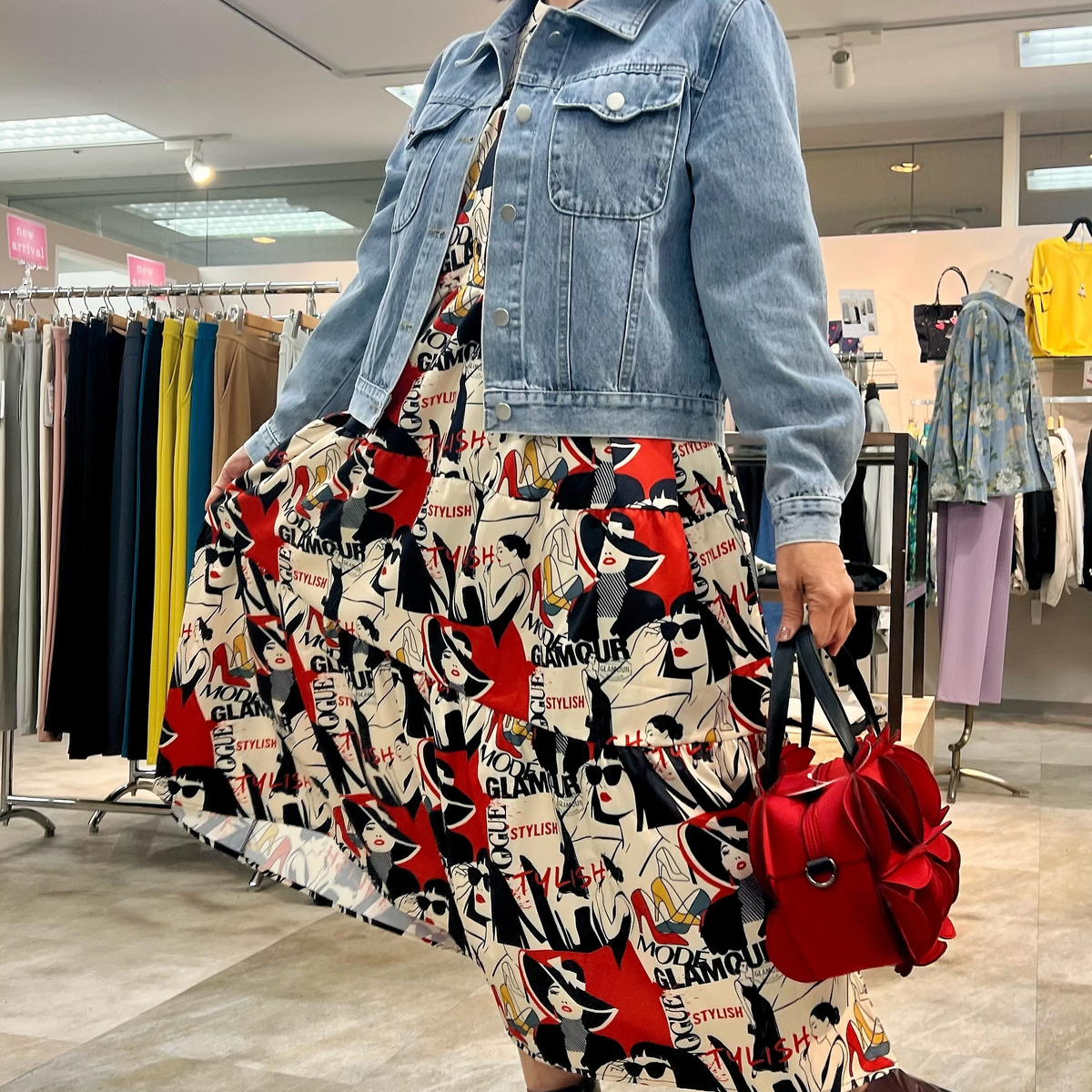 街の視線を奪う「アートな春の大人遊び」コーデ