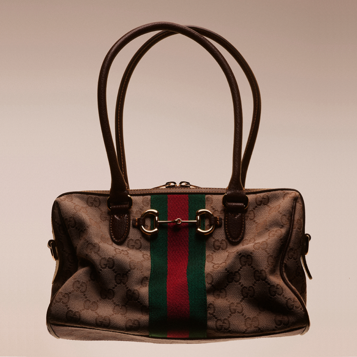 ヴィンテージの魅力を添えた新型バッグ「グッチ ボルセット」が誕生