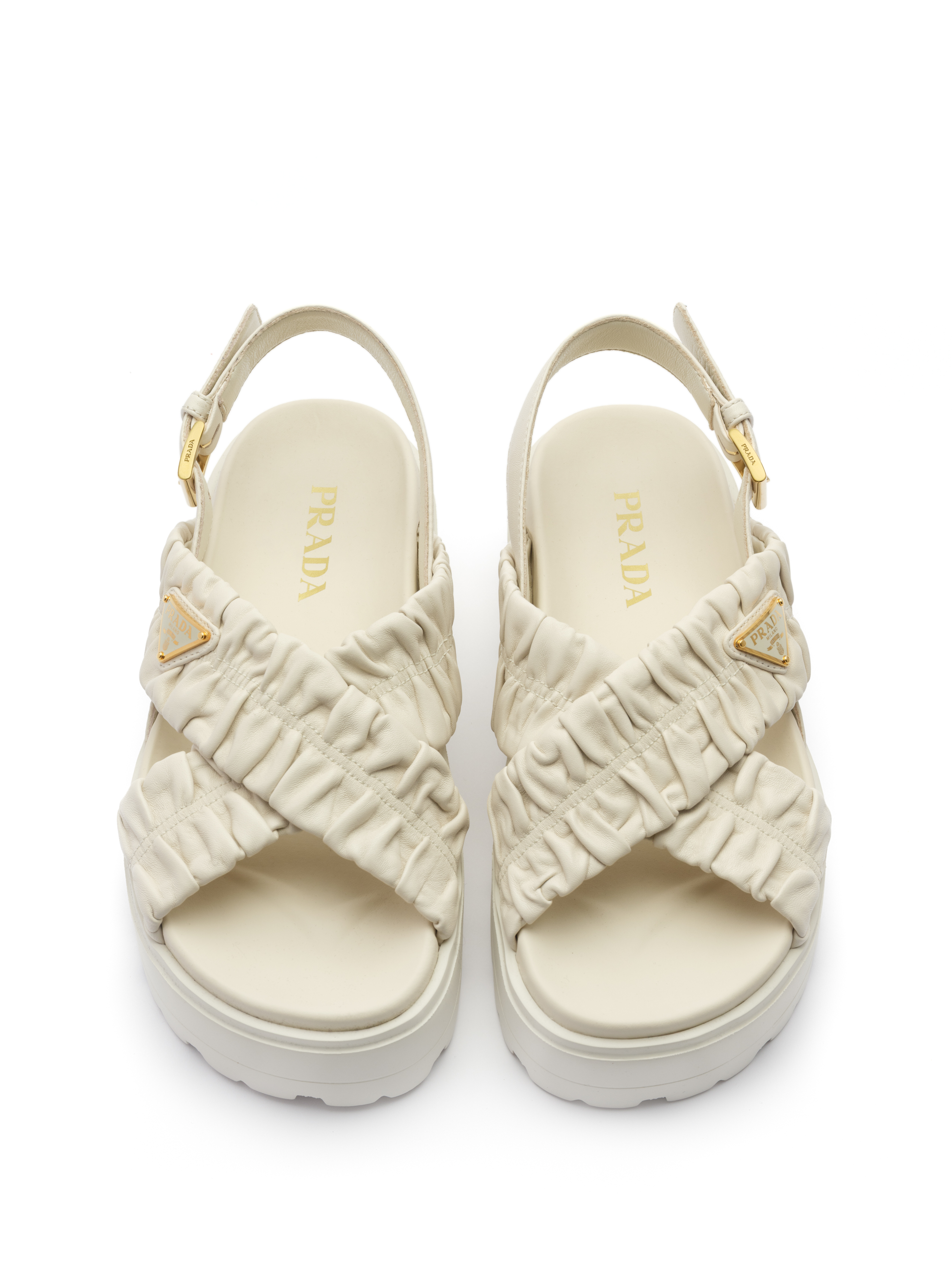 装いにリッチな存在感を生む、プラダの日本限定サンダルに注目！ 