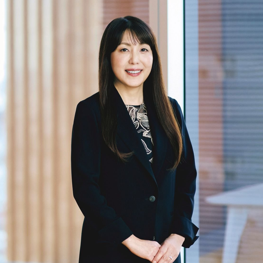 株式会社スタイリングライフ・ホールディングス 代表取締役 執行役員社長 長岡杏子さん「完璧であることを手放し、他者に学ぶ。そうして、誰もが輝ける職場づくりを」【エクラ トップリーダーズvol.17】