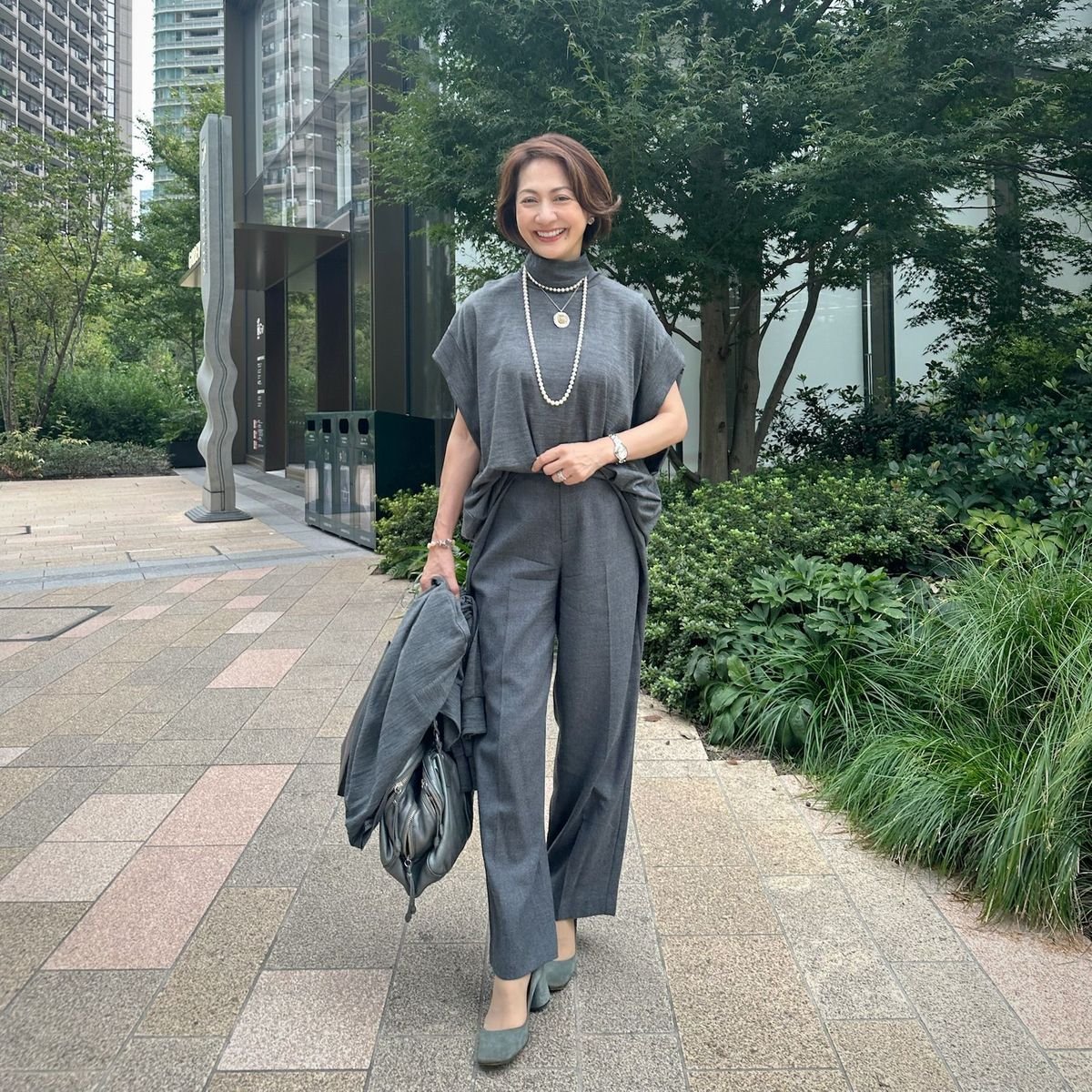 【初秋のグレーコーデ】で、東京タワーを望む絶景レストランでランチ会
