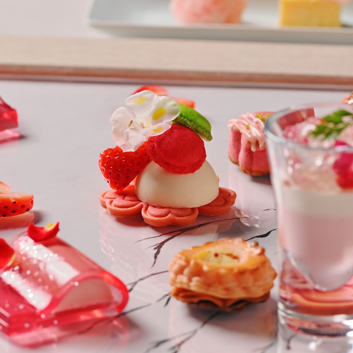 【大阪・京都のアフタヌーンティー】見目麗しい、こだわりのいちごメニュー6選