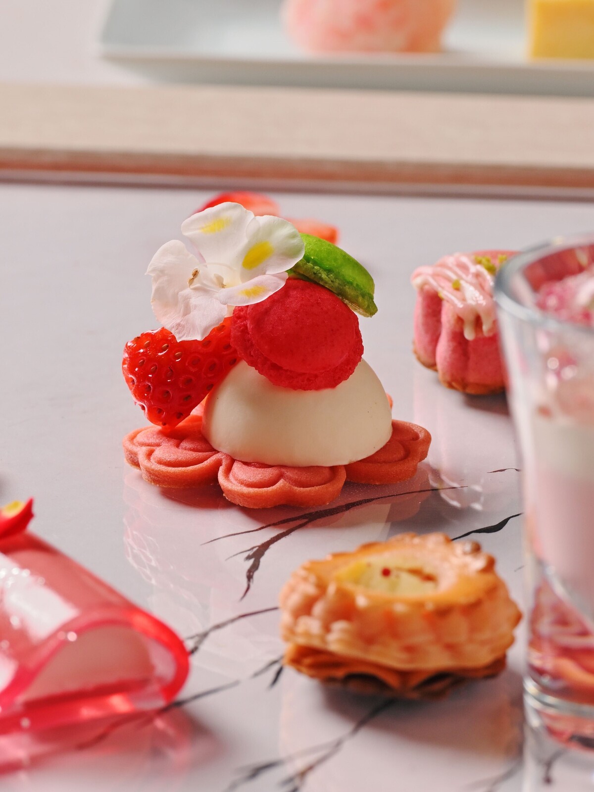 【大阪・京都のアフタヌーンティー】見目麗しい、こだわりのいちごメニュー6選