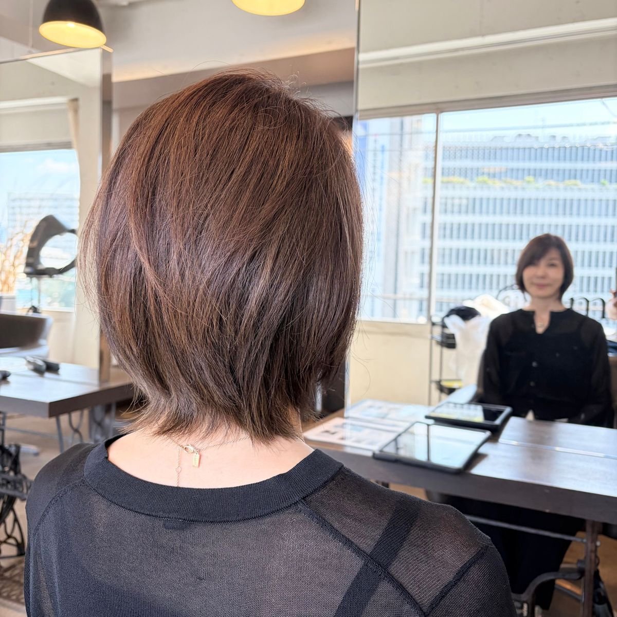 50代にちょうどいい。【2026初夏・髪型】ちょっと外ハネ、ふんわりレイヤーボブ。