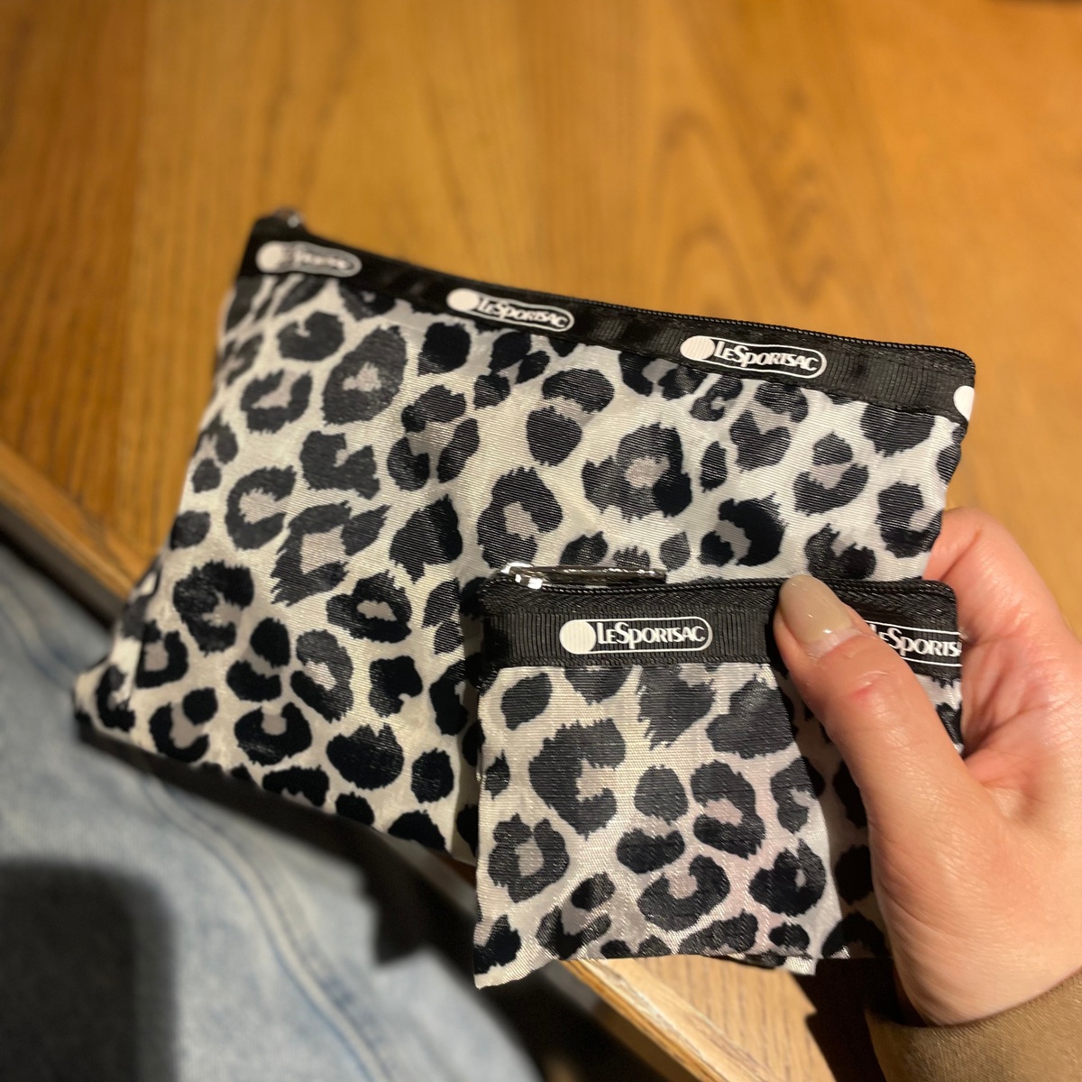 エクラ４月号。レオパード柄が可愛いレスポートサックとエクラのコラボポーチ。