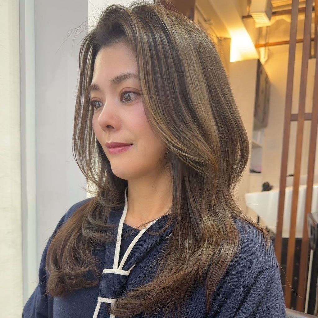 【50代ロングヘア】脱白髪染めを意識したリタッチカラーとロングレイヤー