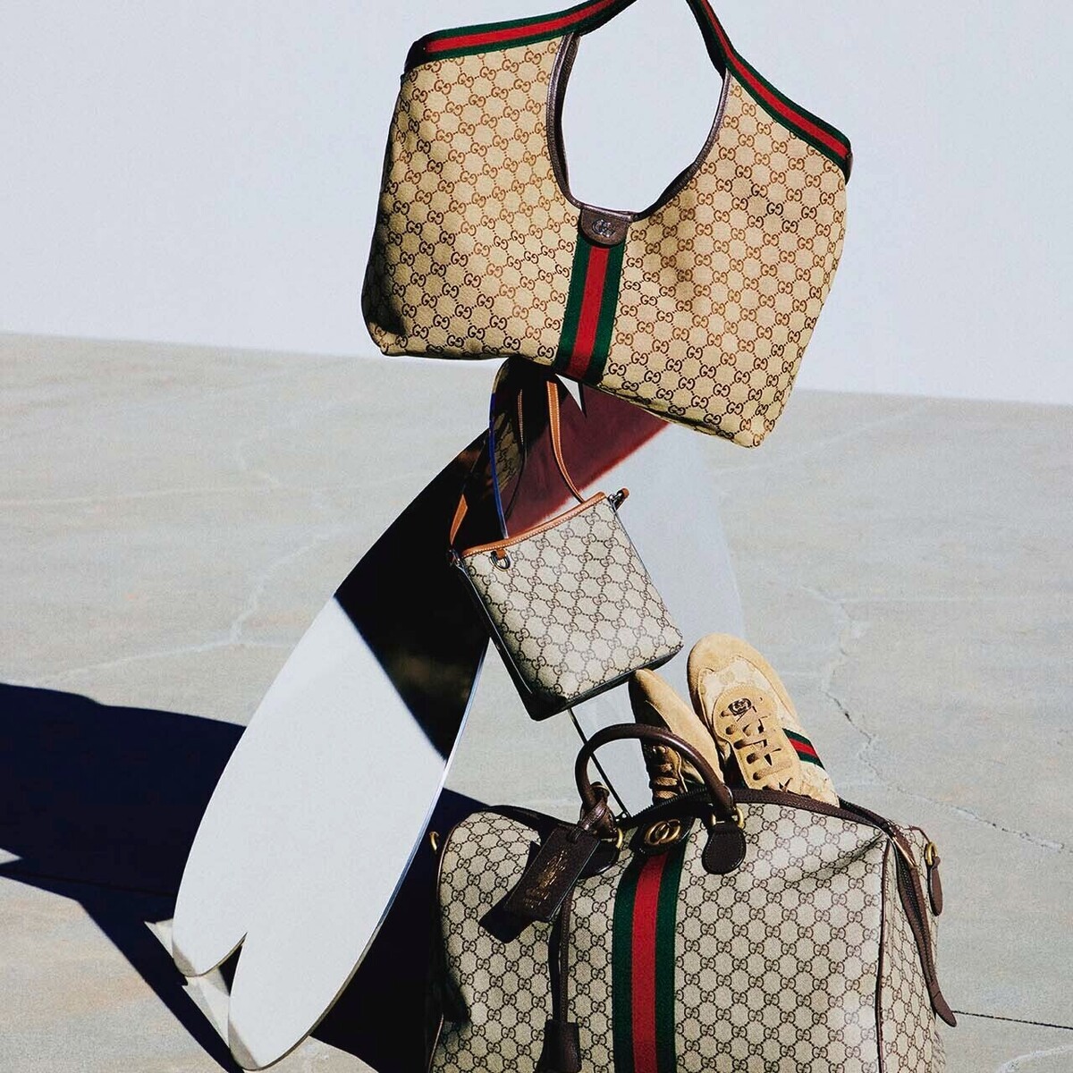 「グッチ」のバッグ＆スニーカーは用途別に使い分けながら旅気分を盛り上げて【板谷由夏と旅するバッグ】