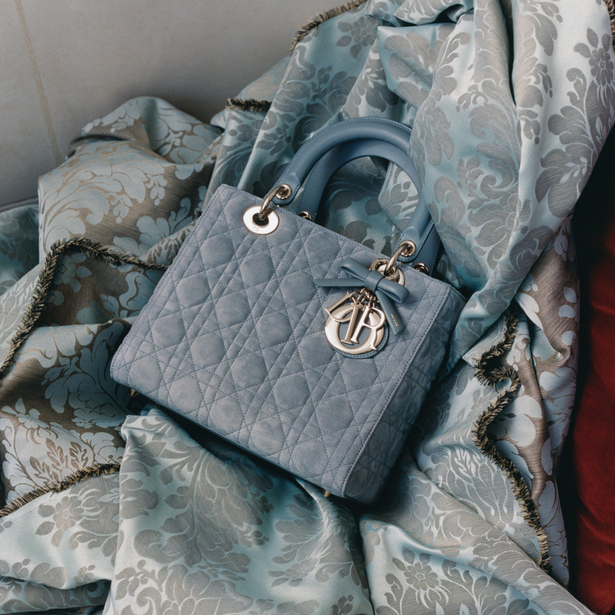 ディオールを象徴する「ボウ（リボン）」があしらわれた新作が続々！　大人が楽しめる上品な甘さが魅力