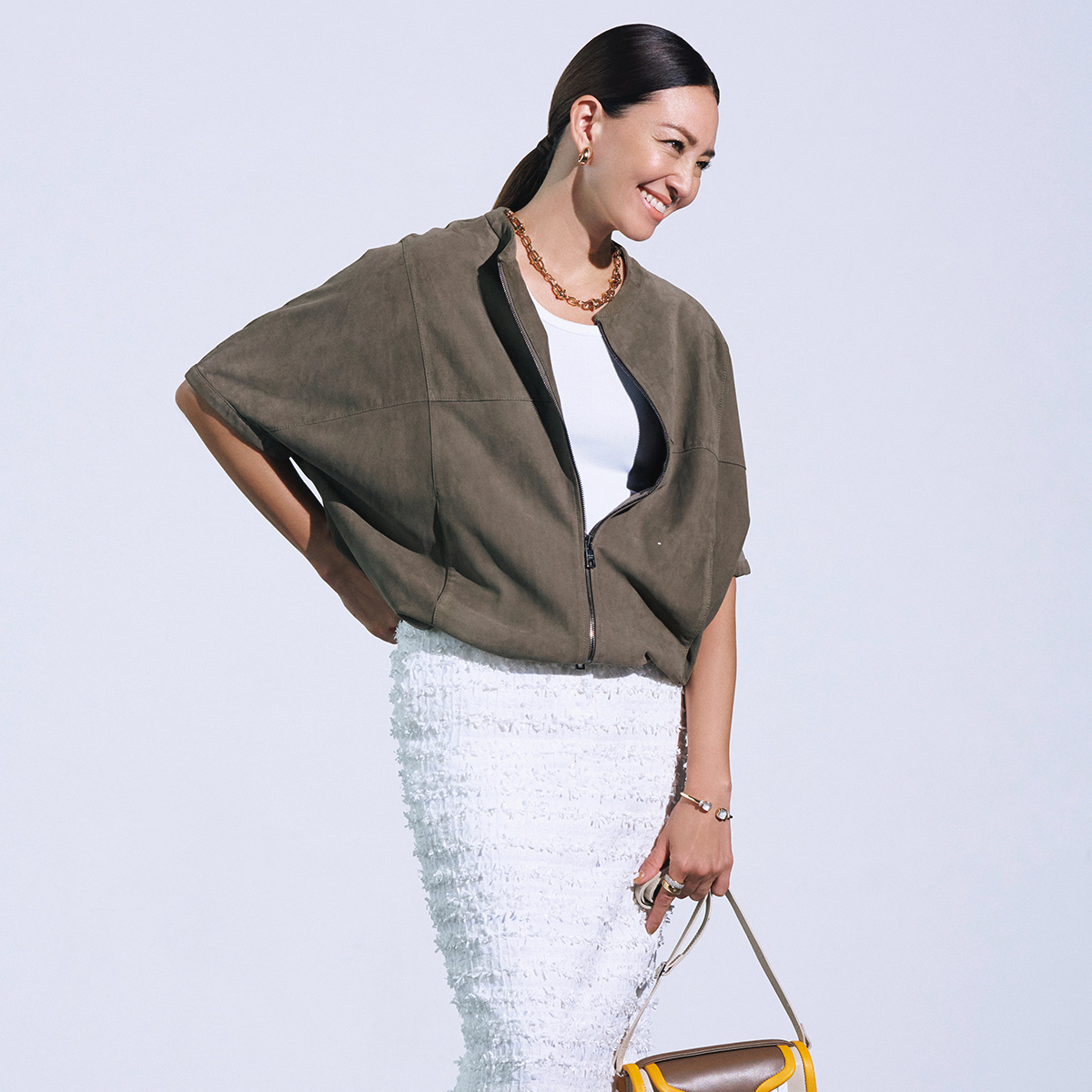 この春「タイトスカート」の印象を変える！ 素材感やデザインでエレガンスが加速