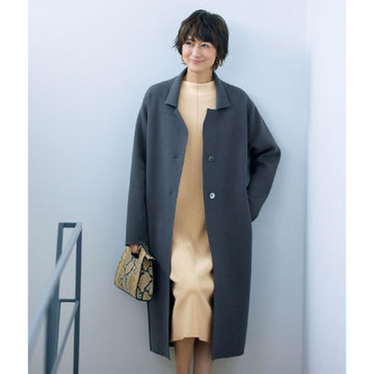 コットンカシミヤ素材で着心地抜群！富岡佳子さんが纏う「E by éclat 
