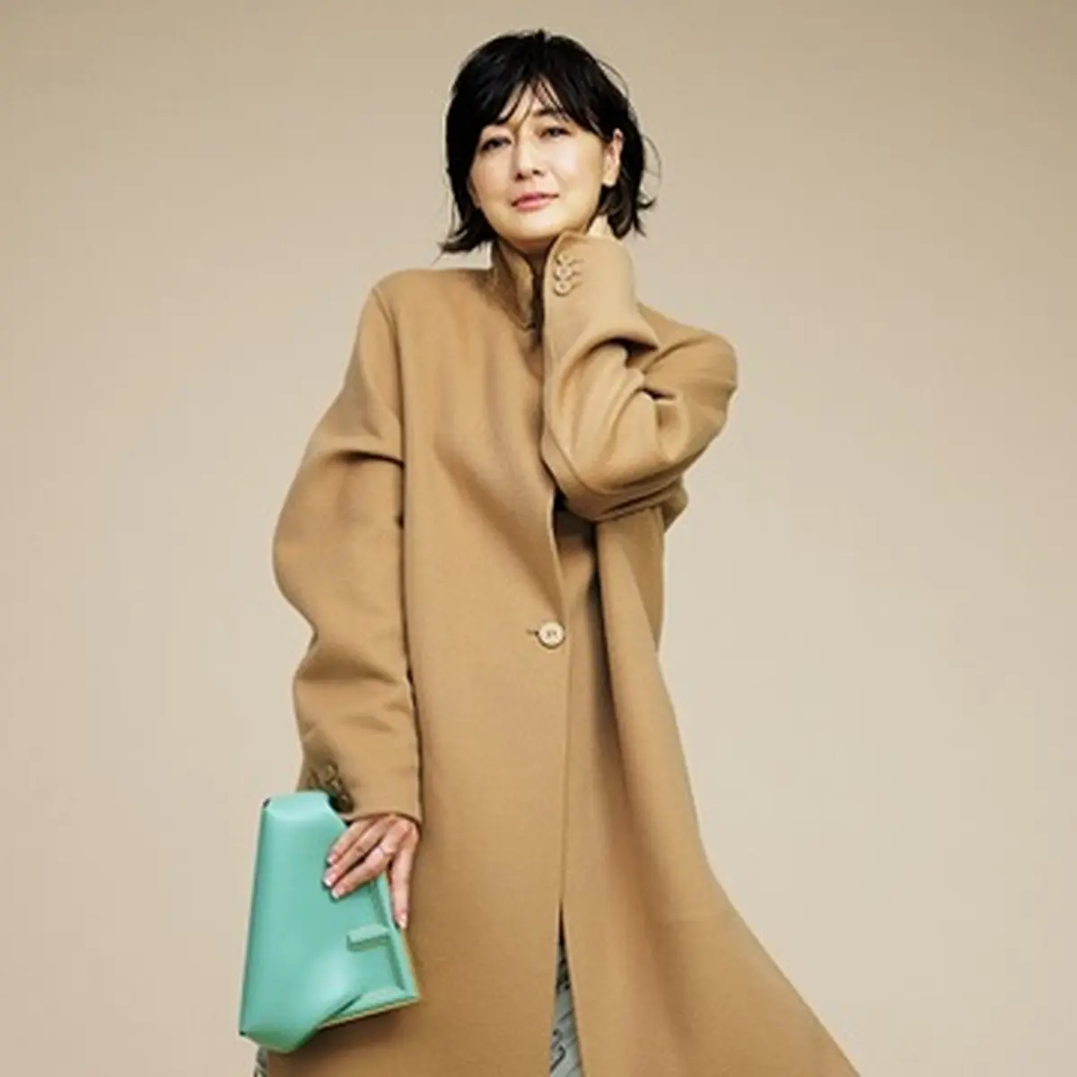 大胆スリットで優雅に。フェンディのカシミヤコート【富岡佳子 一目置